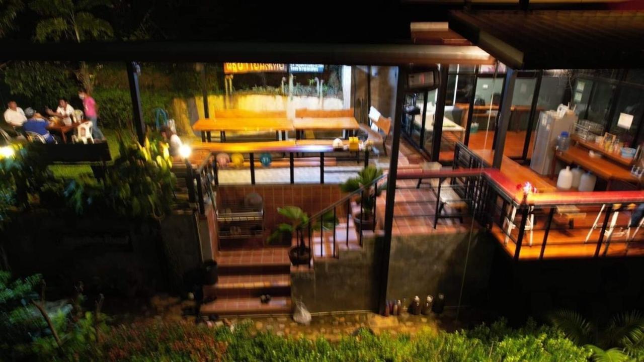 Baanhatsompaen Homestay Ranong Dış mekan fotoğraf